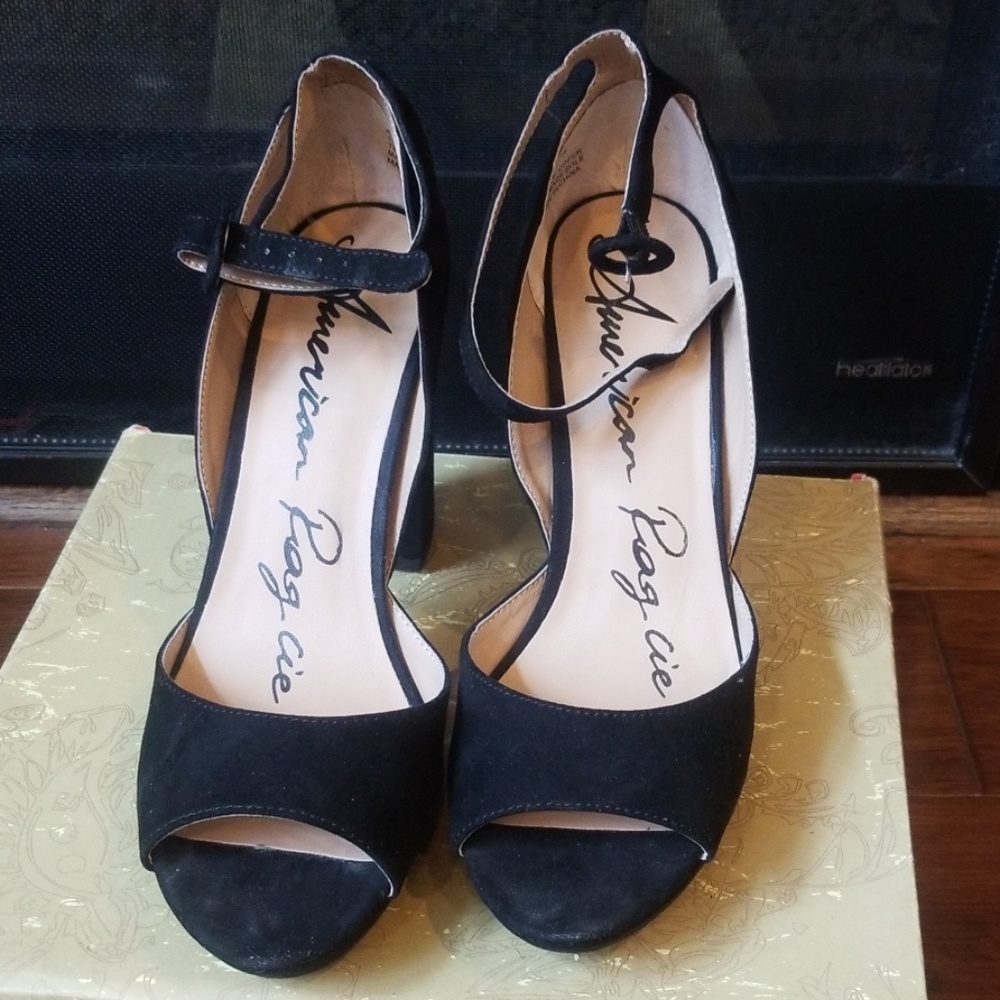 Black Platform 4" Heels - Picture 4 of 4